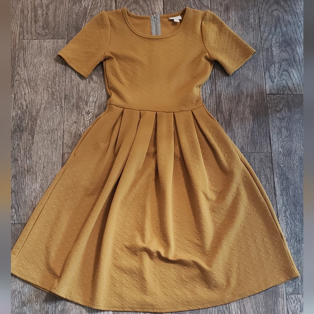 LuLaRoe Amelia in mustard size XXS
